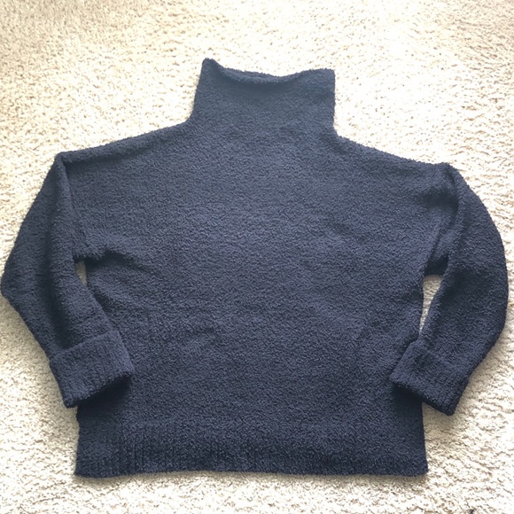 UGG Black Fluffy Cowl Neck Turtleneck Sweater Sz Small - Picture 3 of 8